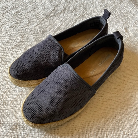 Clarks Navy Suede Slip-On Espadrilles Rubber Grip Sole Size 8 - Picture 10 of 10